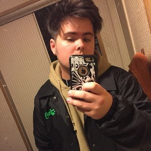 Meet your Posher, Christian